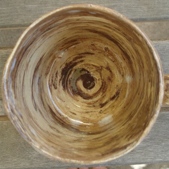 Handmade ceramic cup signed by artist - Picture 4 of 4